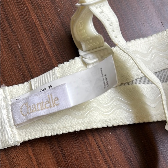 Chantelle Cream Lace Bra - Picture 11 of 12